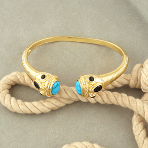 Brazalete artesanal de cobre con múltiples piedras, turquesa, ónix negro y circonitas, chapado en oro, brazalete abierto frontal de latón, joyería para muñeca de mujer. - Product Image 4