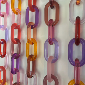 Décoration murale moderne en résine acrylique faite à la main, chaîne articulée personnalisée, la plus adorable pour la maison, pour l'exportation mondiale, à suspendre dans votre pièce - Product Image 1