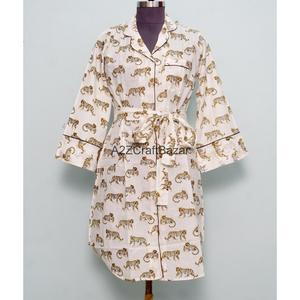 เดรสผ้าฝ้ายแท้ 100% ลายดอกไม้ พิมพ์ลายด้วยมือ ทรงตรง สไตล์โบฮีเมียน แขนยาวทรงระฆัง เซ็กซี่ คอวี ความยาวปานกลาง เหมาะสำหรับใส่ลำลองในฤดูร้อนหรือไปงานปาร์ตี้ - Product Image 4