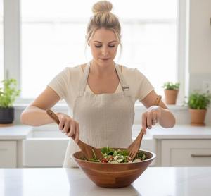 Bol en bois massif de haute qualité, design artisanal écologique, idéal pour les salades de fruits, les soupes et les collations - Product Image 1