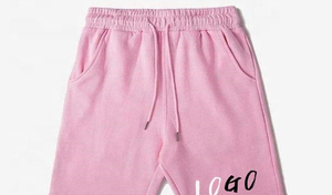Shorts Bermuda en coton rose pour homme avec cordon de serrage à la taille et logo sur le devant, style décontracté - Product Image 3
