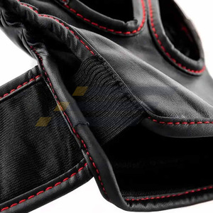 Gants de boxe MMA de qualité supérieure, respirants, design unique, personnalisation des couleurs noir et gris. - Product Image 5