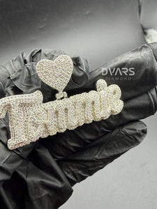 จี้รูปหัวใจประดับเพชรแบบ Iced Out พร้อมชื่อสั่งทำพิเศษ ผ่านการทดสอบเพชร จี้โมอิสซาไนต์ เงินแท้ 925 จี้พร้อมสลักชื่อส่วนตัว - Product Image 2