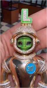 Colgante de diseño personalizado con diamantes de moissanita VVS estilo astronauta, joyería hip hop para hombres y mujeres - Product Image 5