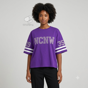 เสื้อยืดผู้หญิง NCNW ประดับเพชรเทียม สีม่วงขาว ลายตัวอักษรกรีก คอกลม แขนลายทาง ทรงหลวม สไตล์ลำลอง พิมพ์ลายกราฟิก - Product Image 5