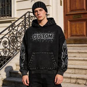 Sudadera con Capucha Negra Unisex, Diseño Personalizado con Logotipo en Pedrería en la Parte Delantera, Corte Regular, Estilo Urbano, Manga Regular, Forro Polar Ecológico - Product Image 6