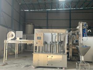 Machine de remplissage et de bouchage automatique pneumatique de boissons, contrôle PLC, moteur, cuve sous pression, 40 BPM, haute précision, économie d'énergie pour - Product Image 3