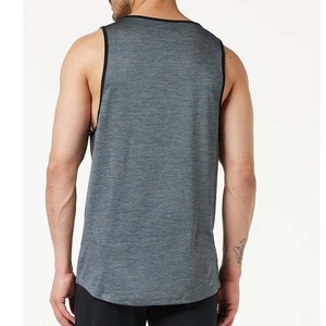 เสื้อกล้ามผู้ชายสีเทา คอกลม แห้งเร็ว ผ้าโพลีเอสเตอร์ 100% แบบลำลอง ถักทอ สีพื้น - Product Image 4