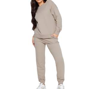 Ensemble de survêtement décontracté 2 pièces pour femme, haut à manches longues et pantalon large, personnalisable avec logo OEM, vente en gros, style modeste - Product Image 4