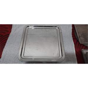 Plateau de service en métal argenté poli de luxe, élégant et moderne, sans BPA, compatible lave-vaisselle, plateau décoratif pour les fêtes - Product Image 1