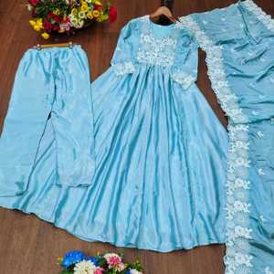 Robe de mariée modeste en Chinon de créateur avec broderies, accompagnée d'un pantalon et d'un dupatta - Product Image 1