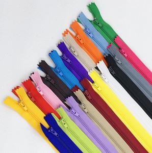 Prix fabricant usine 3 #   Fermetures éclair en nylon personnalisées de 15 cm à extrémité fermée pour textiles de maison et oreillers - Product Image 5