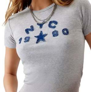 T-shirt court personnalisé pour femme avec appliqué, 100 % coton, motif lettre, coupe ajustée, décontracté et tendance pour l'été - Product Image 4