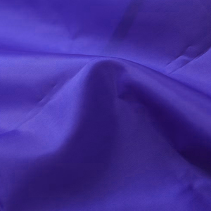 Capa Profesional de Peluquería Morada de Poliéster Resistente al Agua para Salón de Belleza, Corte de Cabello, Coloración y Peinado, Reutilizable - Product Image 6
