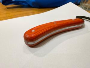 Cuchillo de Precisión para Pezuñas Equinas |   Cuchilla Negra Curva con Empuñadura de Madera Dura |   Suministros para Herradores - Product Image 3
