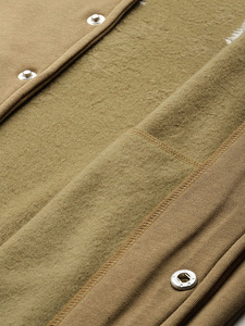 เสื้อแจ็คเก็ตวาร์ซิตี้แบบปรับแต่งได้สำหรับผู้ชาย ผู้หญิง และเยาวชน, เสื้อแจ็คเก็ตเบสบอลแบบกำหนดเอง, เสื้อแจ็คเก็ตสไตล์เบสบอลสำหรับทุกเพศ - Product Image 4