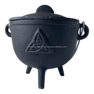 Chaudron en fonte style vintage Triquetra avec couvercle et poignée, pot rituel pour sorcières, pour encens au charbon et sauge de purification - Product Image 3