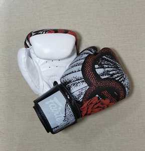 Guantes de Boxeo Impresos con Logotipo Personalizado, Precios de Mayoreo Fair Tex 2025, Guantes de Entrenamiento de Muay Thai Hechos con Cuero Genuino - Product Image 6