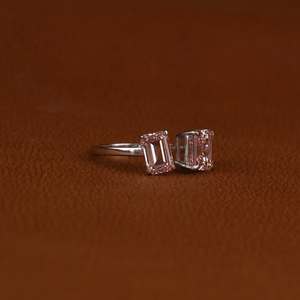 Anillo de compromiso de plata de ley 925 con moissanita GRA VVS Toi Et Moi, corte baguette y princesa, para mujer - Product Image 6