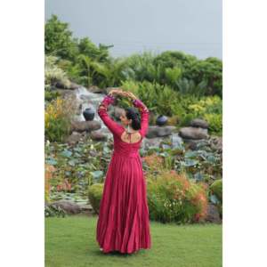 Vestido de noche estilo A con bordado Navratri Kutchi Gamthi y perlas - Product Image 3