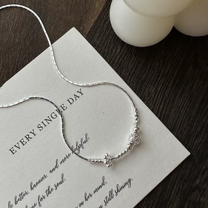 สร้อยคอเงินแท้ S925 สไตล์เกาหลี ดีไซน์เฉพาะตัว ประดับลูกปัด แนวเรโทร สำหรับงานแต่งงาน  แบบยูนิเซ็กซ์ เรียบง่าย สวยงาม เหมาะกับฤดูร้อน สร้อยคอคล้องไหปลาร้า - Product Image 1