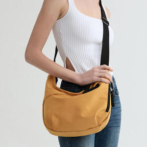 Sac à bandoulière rose en nylon de haute qualité pour femme, idéal pour la plage, les voyages et les étudiantes, sac hobo, sac fourre-tout, sac à main OEM & ODM. - Product Image 5