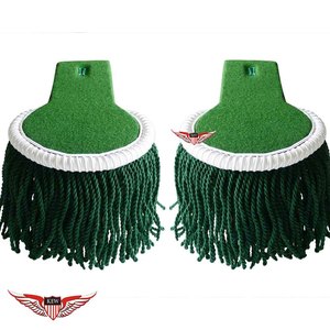 Epaulettes Trenzadas de Tela Verde Hechas a Mano de la Mejor Calidad con Ribete Blanco, Accesorios Elegantes para Prendas Ceremoniales - Product Image 1