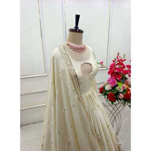 Hermoso vestido de mujer con trabajo de secuencia de bordado incluye conjunto de Pent y Dupatta - Product Image 3