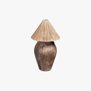 Lampe sur pied rustique en terre cuite, avec une base en céramique antique à deux poignées et un abat-jour en paille de raphia naturelle - Product Image 1