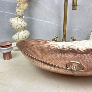 Fregadero Ovalado de Cobre de Diseño Moderno con Acabado Artesanal, Perfecto para Espacios Interiores Contemporáneos, Clásicos y Modernos - Product Image 5