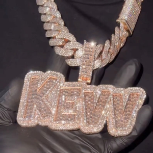 Pendentif personnalisé KEVV en argent sterling avec quatre lettres, moissanite VVS1 D, style hip-hop, plaqué rhodium - Product Image 1