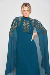 Robe de mariée élégante bleu sarcelle à col en V, broderies florales, manches cape en maille, coupe trapèze, longueur ras du sol, style fourreau ajusté, toutes saisons - Product Image 4