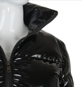 Chaqueta Acolchada Negra de PU con Cuello Alto y Cierre de Cremallera, Ropa Casual de Invierno Unisex, Corta, Impermeable, con Relleno Grueso de Poliéster - Product Image 5