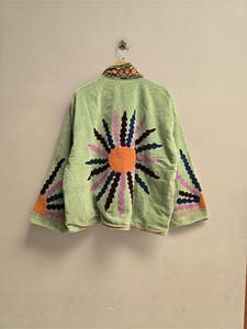 Elegante Chaqueta Verde de Terciopelo Bordada con Patrón Geométrico, Manga Larga, Cuello Alto, Abrigo de Invierno Hecho a Mano para Mujer - Product Image 6