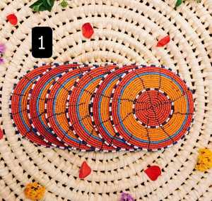 Juego de posavasos multicolor hechos a mano con cuentas. Diseño geométrico redondo de cuentas artesanales de primera calidad. Hermoso color naranja y azul. - Product Image 4