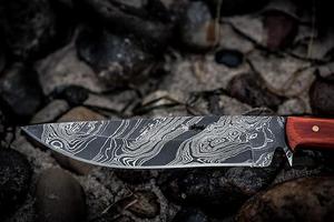 Couteau de chasse artisanal en acier Damas avec manche en cuir fin, étui en cuir, cadeau de Noël OEM pour lui et elle - Product Image 3