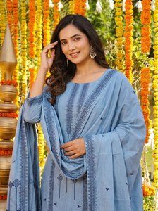 CETTE SAISON DE MARIAGES, DÉCOUVREZ NOTRE COMPLET PANTALON ET HAUT BRODÉ SOIGNEUSEMENT CONÇU PAR DES DESIGNERS, AVEC DUPATTA - Product Image 5