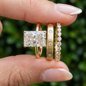 Exclusivo Anillo de Compromiso de Oro con Diamante Cultivado en Laboratorio de Corte Radiante de 3 Quilates, Certificado IGI, E VVS2 VS1, Halo Oculto, Biseles, Anillo de Boda - Product Image 3