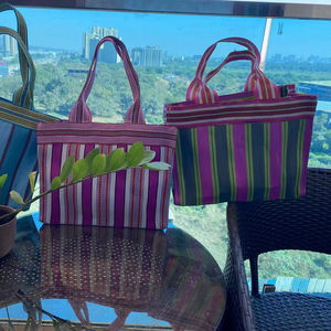 Métier à tisser manuel à la mode écologique personnalisé sacs de plage et cosmétiques recyclés étuis à provisions à rayures tissés en plastique à fermeture éclair réutilisables - Product Image 1