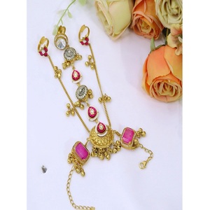 Brazalete de mano con perlas Kundan chapado en oro radiante de primera calidad para mujeres, joyería tradicional india Hathphool. - Product Image 1