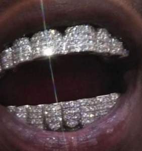 Grillz dentaire de luxe en Moissanite VVS de qualité supérieure, en Argent Sterling 925, ajustement personnalisé, style Hip Hop entièrement serti, pour dents supérieures et inférieures, fait main - Product Image 2