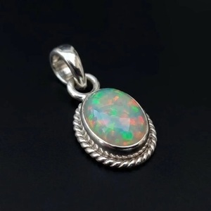 Pendentif en opale d'Éthiopie naturelle, argent sterling 925, collier avec pierre précieuse naturelle, pendentif unique, bijoux bohèmes, cadeau pour elle - Product Image 1