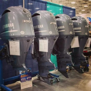 Motor fuera de borda Yamaha de 2 tiempos para embarcaciones, diseñado para una potencia marina asequible y un funcionamiento confiable en el agua. - Product Image 3
