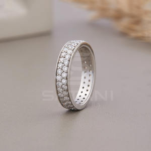 Anillo de Eternidad de Doble Hilera de Moissanita D VVS, Anillo de Boda Apilable Diseñado para un Brillo Eterno, Elegancia Diaria y Estilo Moderno - Product Image 5
