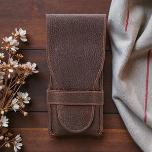 Estuche para cigarros hecho a mano con cortador integrado que combina la artesanía de lujo con la funcionalidad práctica para viajes, en venta. - Product Image 6
