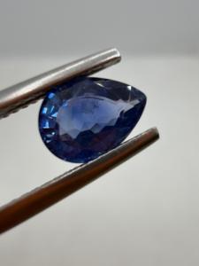 Saphir bleu naturel de forme poire de Ceylan (Sri Lanka) 1,60 carat pour la création de bijoux - Product Image 2