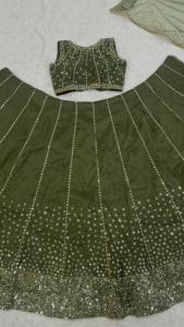 Lehenga Choli, Traje Tradicional Indio para Bodas, Bellamente Diseñado con Lentejuelas, para Ocasiones y Eventos Especiales para Mujeres - Product Image 3