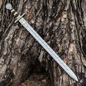 ดาบไวกิ้งทำมือขายส่งยอดนิยม พร้อมปลอกดาบไม้แกะสลัก สไตล์นอร์สยุคกลาง ใบดาบคุณภาพสูงสำหรับนักรบ - Product Image 1