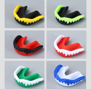 Protector Bucal de Silicona Negro y Amarillo con Diseño de Dientes de Tiburón, Protección Deportiva, Ajuste Personalizado, Alta Calidad, para Boxeo, MMA, Judo - Product Image 2