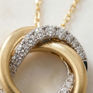 Collier avec pendentif en diamant cultivé en laboratoire plaqué or bicolore 10K, nœud circulaire entrelacé, bijou minimaliste pour femme, cadeau pour fête - Product Image 4